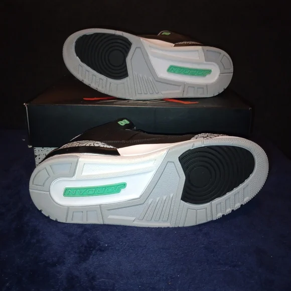EUC Air Jordan 3 Retro Green Glow Men's Size 10 - Picture 6 of 10